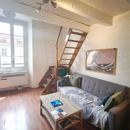 In Quiet And Convenient Apartament