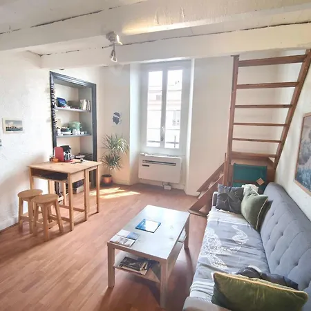 In Quiet And Convenient Appartement *